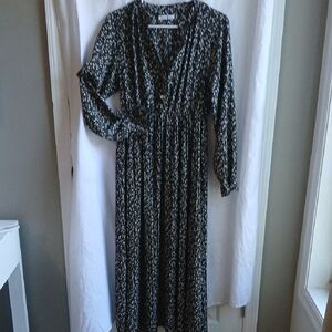 Foresta Bella.Elegant Black and white floral Maxi Dress